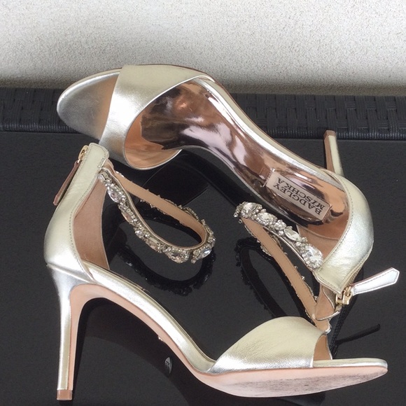 BADGLEY MISCHKA SINDY Gold stiletto sandals.Size 9. - Picture 3 of 12